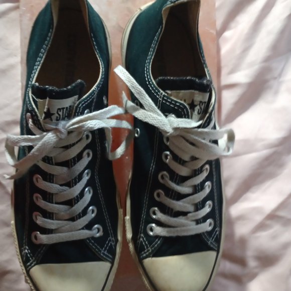 Chuck Taylor Converse - Picture 2 of 3